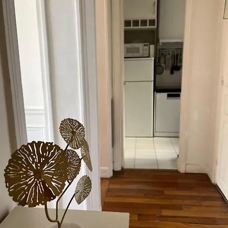 Beautiful With Balcony Apartment Paris