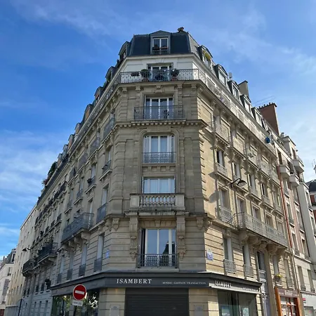 Beautiful With Balcony Apartment *