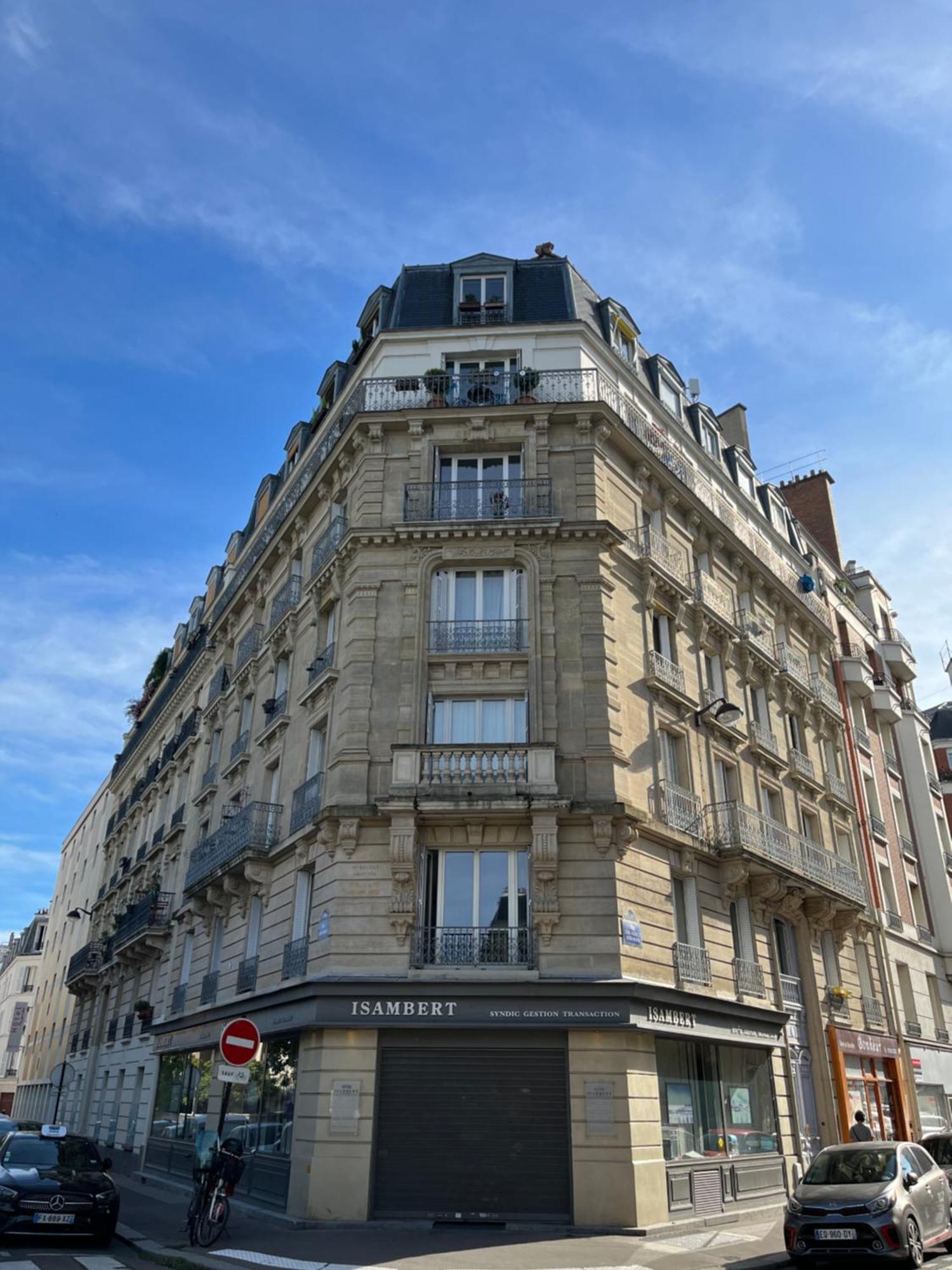 Beautiful With Balcony Apartment *